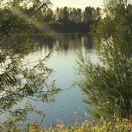 In The Middle Of Green Nowhere אוהל מפואר