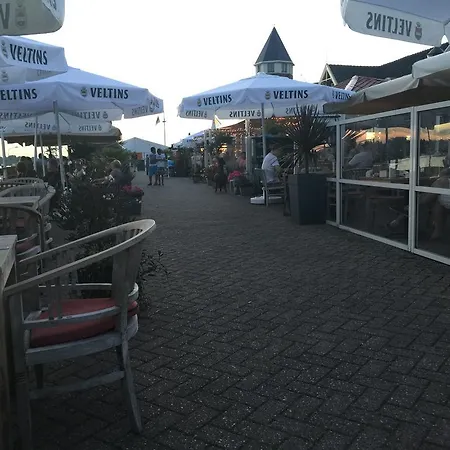 In The Middle Of Green Nowhere אוהל מפואר Pannerden