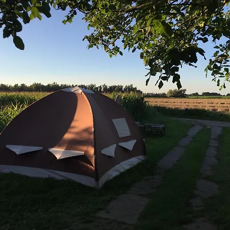 אוהל מפואר In The Middle Of Green Nowhere Pannerden