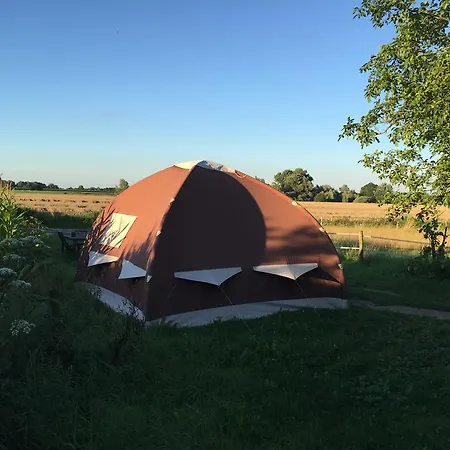 In The Middle Of Green Nowhere אוהל מפואר Pannerden